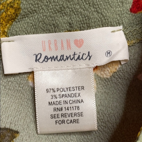 Urban Romantics Green Flower Blouse w/Bell Sleeve - Picture 6 of 8